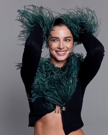 Devekuşu Tüy Detaylı Siyah Yumuşak Örgü Hırka